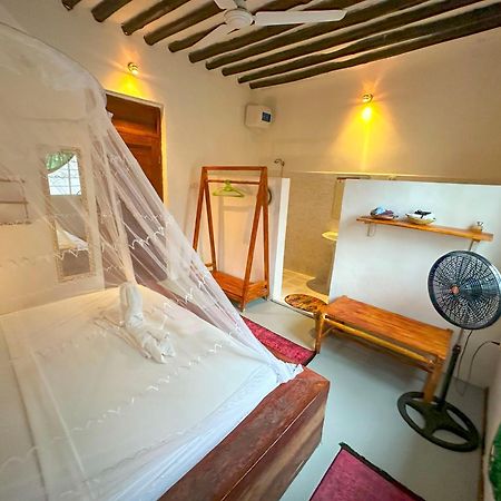 The African Paradise Beach Hotel 브웨주 외부 사진