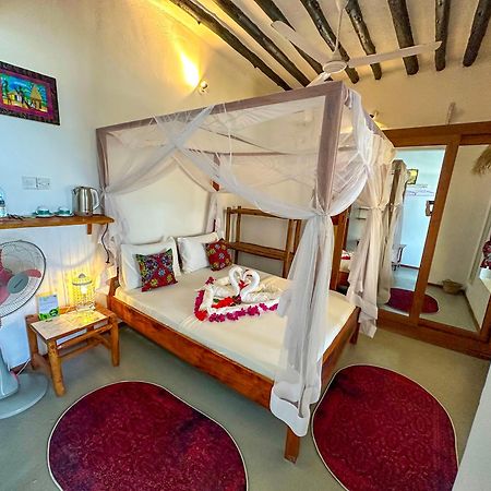 The African Paradise Beach Hotel 브웨주 외부 사진