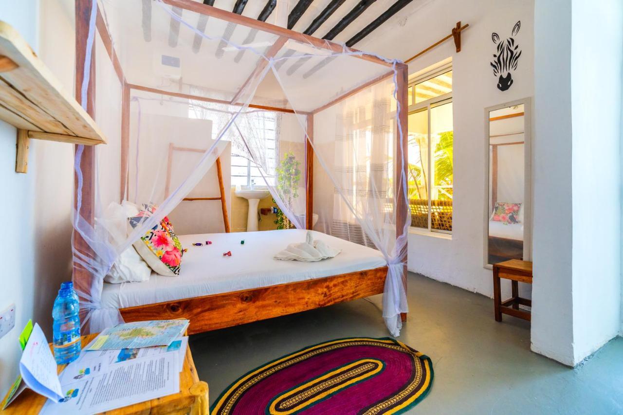 The African Paradise Beach Hotel 브웨주 외부 사진