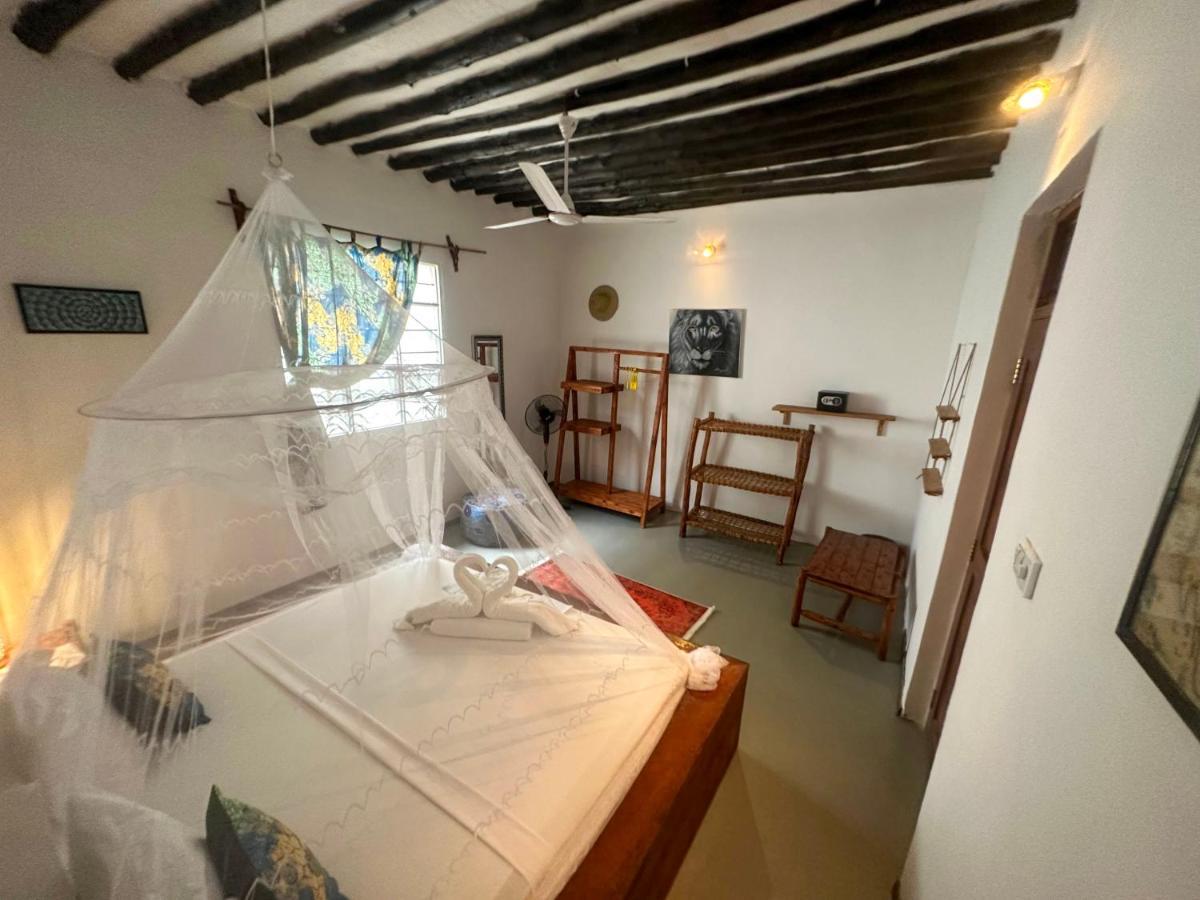 The African Paradise Beach Hotel 브웨주 외부 사진