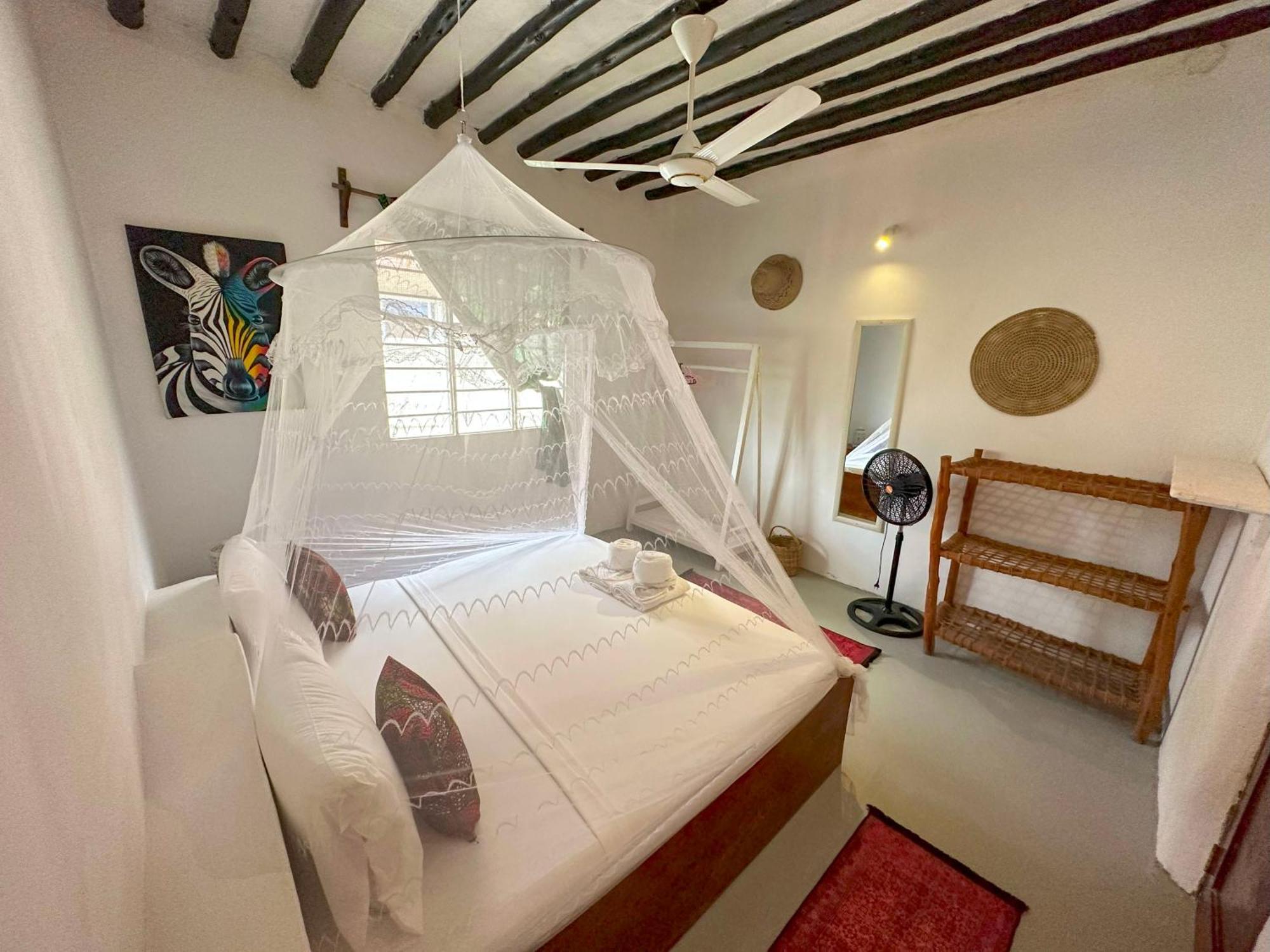 The African Paradise Beach Hotel 브웨주 외부 사진