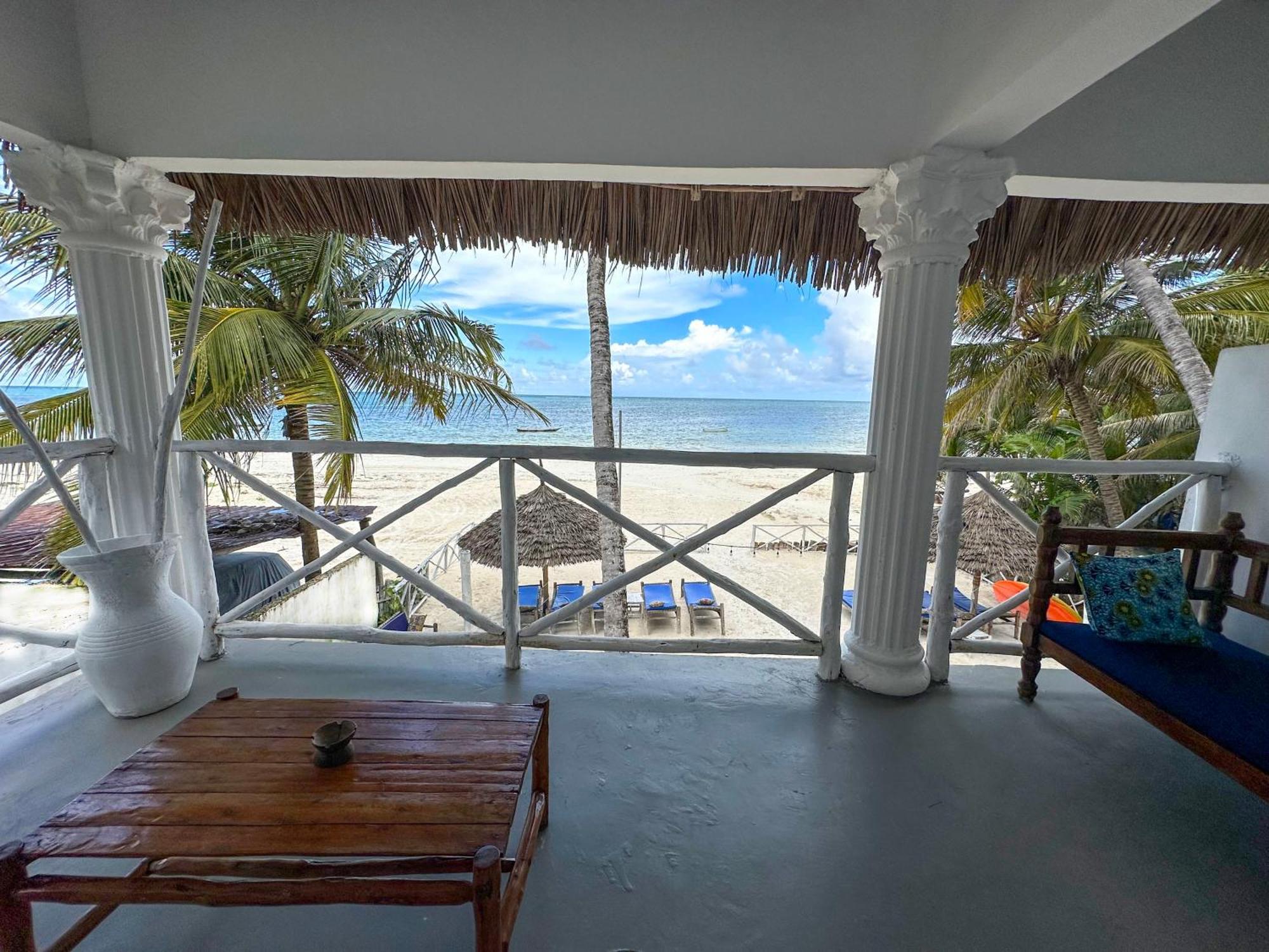 The African Paradise Beach Hotel 브웨주 외부 사진