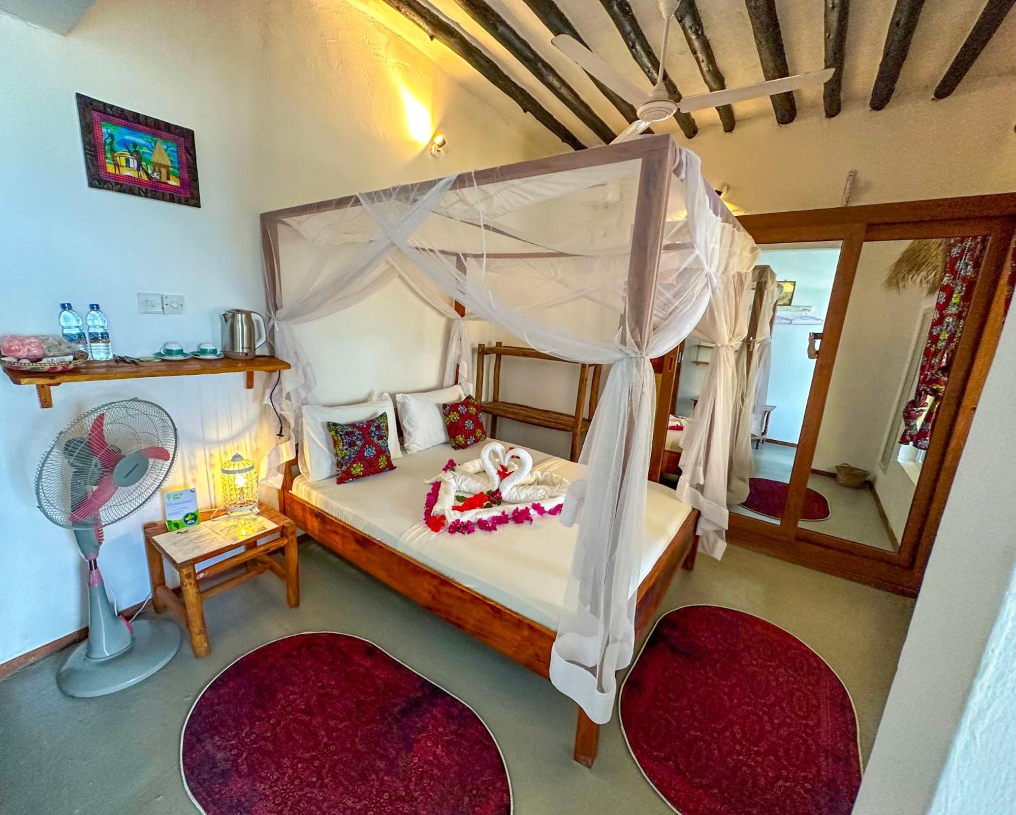 The African Paradise Beach Hotel 브웨주 외부 사진