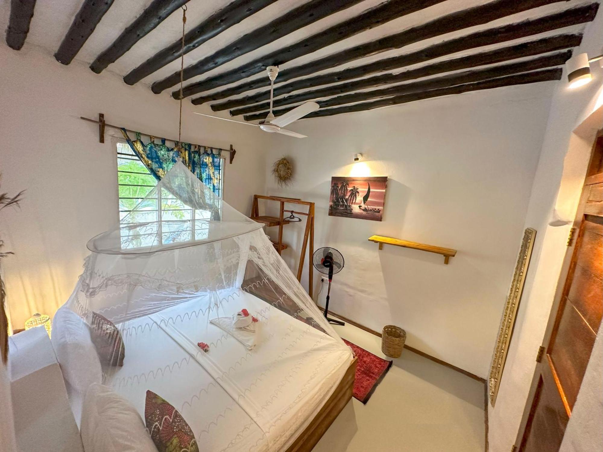 The African Paradise Beach Hotel 브웨주 외부 사진