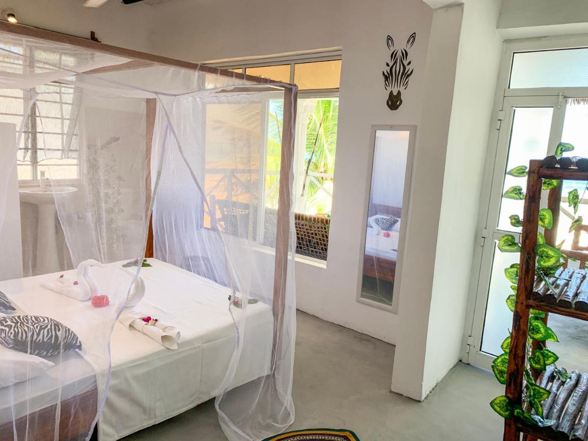 The African Paradise Beach Hotel 브웨주 외부 사진