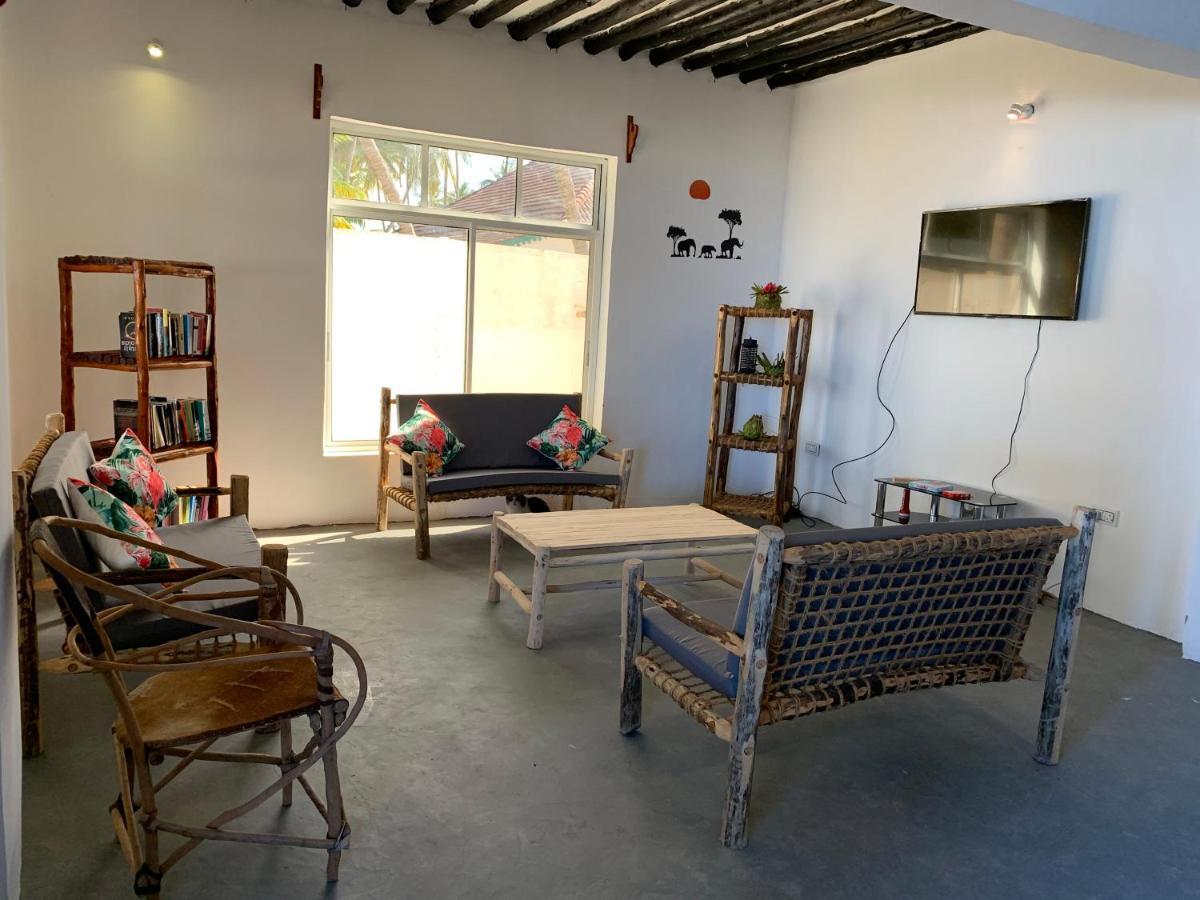 The African Paradise Beach Hotel 브웨주 외부 사진